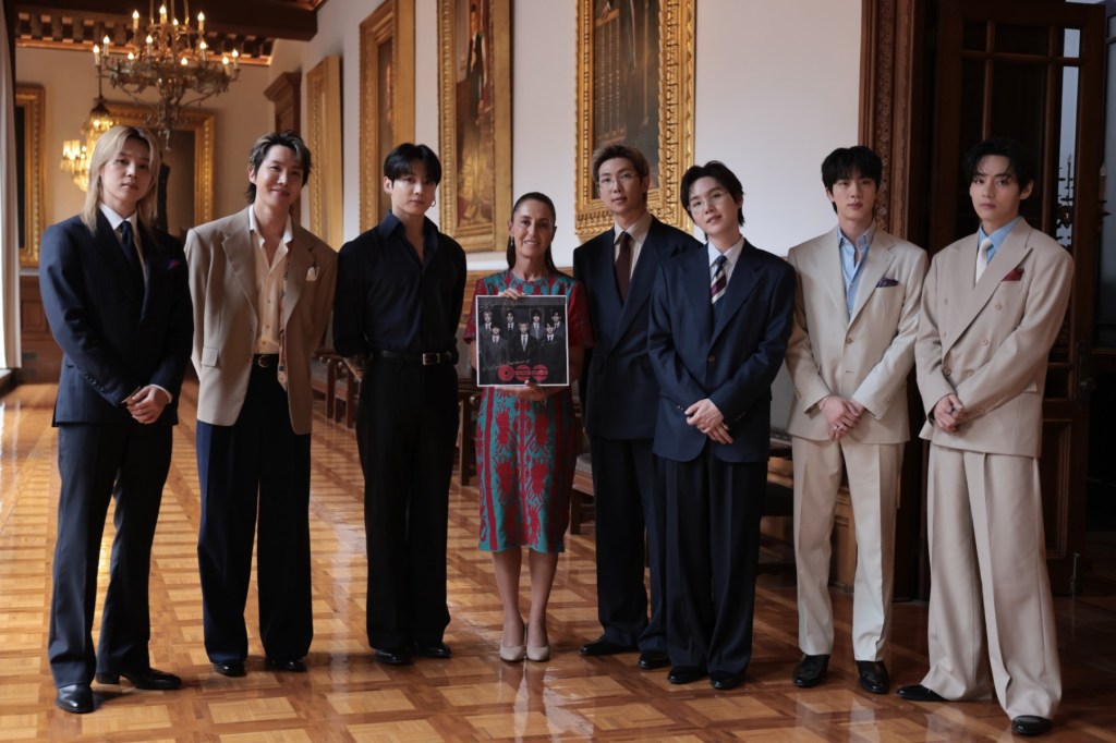 BTS anuncia un ‘detrás de cámaras’ de su visita al Palacio Nacional de México