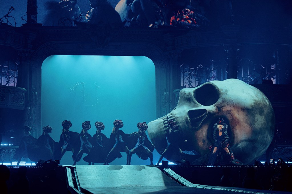 Lady Gaga establece récord de taquilla de mitad de año con The Mayhem Ball, recaudando $236 millones