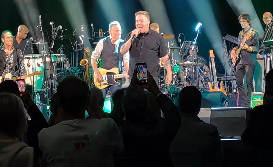 Bruce Springsteen y Dropkick Murphys comparten escenario para tocar un himno del folk punk