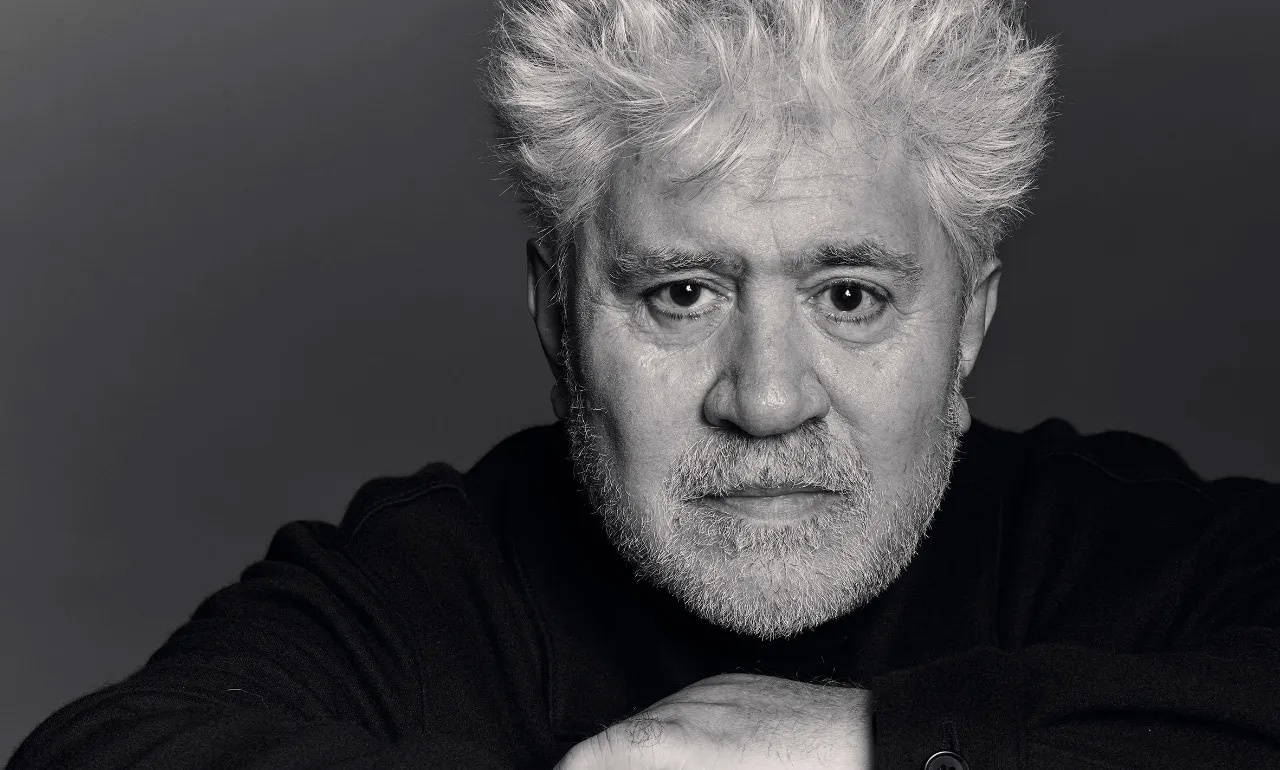 El hombre que solo escribía en los aviones: La primer novela de Pedro Almodóvar