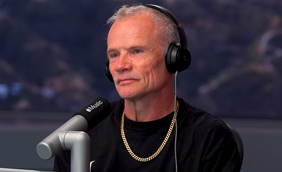 La llamada que terminó la etapa de Flea en la banda de punk Fear y lo puso en el camino a la fama con Red Hot Chili Peppers: “Quería marcharme, pero no tenía el valor de dejarlo”