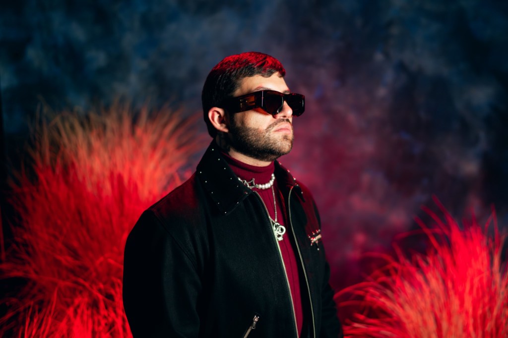 Luis R. Conriquez desglosa 5 canciones esenciales de su nuevo álbum, ‘Muchacho Alegre’