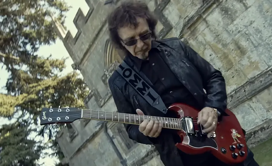 Tony Iommi (Black Sabbath) te invita a unirte a él en "The Darkest Cometh”