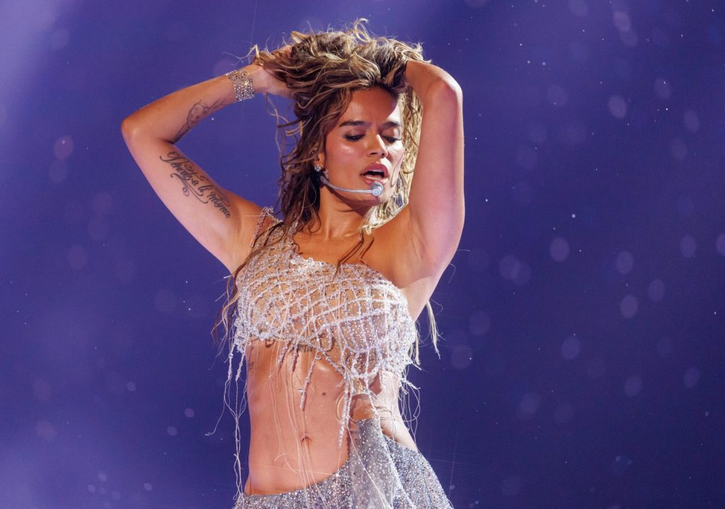 Karol G inicia Viajando Por El Mundo Tropitour: Setlist completo
