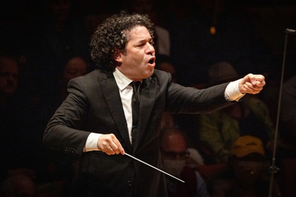 ‘¡Bienvenido Gustavo!’ Dudamel inaugura temporada de la NY Phil como director, con Joaquina, Lizzo y St. Vincent de invitadas