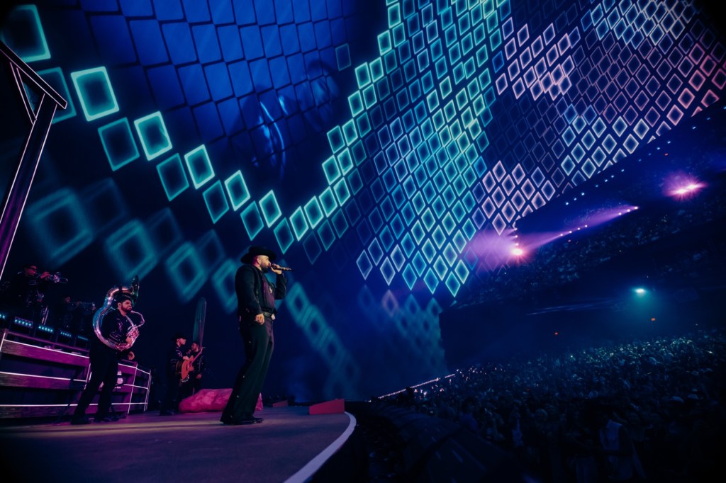 Tras cancelar show, Carín León regresa al Sphere con Pepe Aguilar y José Guadalupe Esparza como invitados