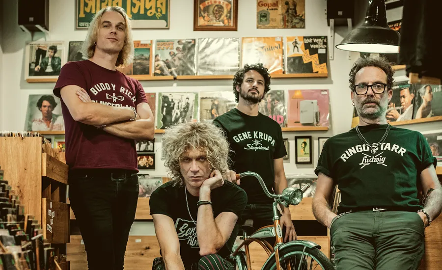 Los Zigarros estrenan “El mundo es cosa de hombres”, segundo adelanto de “Carne con patatas”, su nuevo disco
