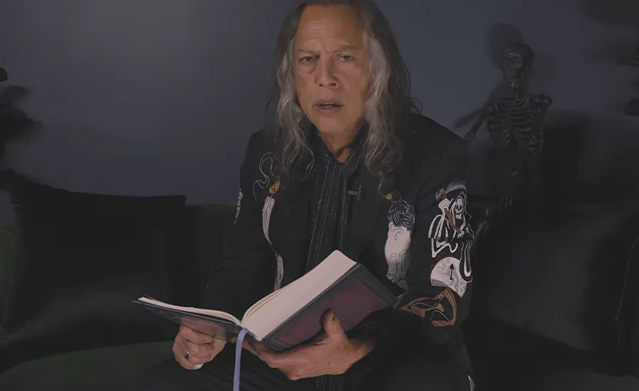 Kirk Hammett (Metallica) presta su voz a la lectura de uno de los poemas más célebres de Edgar Allan Poe y logra cautivar en cada verso