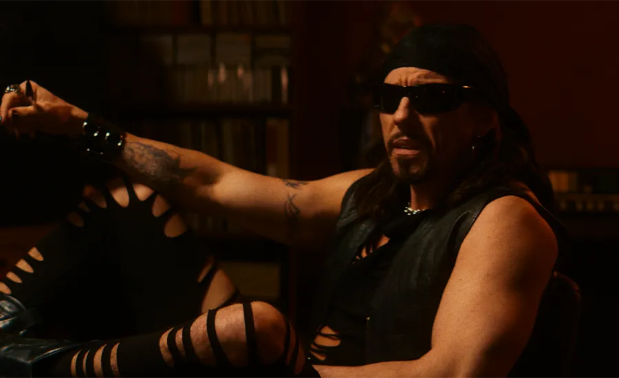 Adrián Lastra, Txus en Fiesta Pagäna, y la escena en la que les dijeron "qué se podía romper y qué no" en la película inspirada en Mägo de Oz: "Si lo contásemos, nos íbamos a la cárcel"