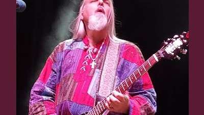 E.K.G. Eric Knudson Group - Tema