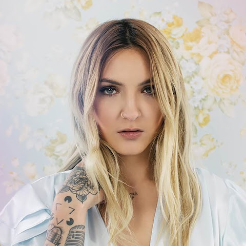 Julia Michaels