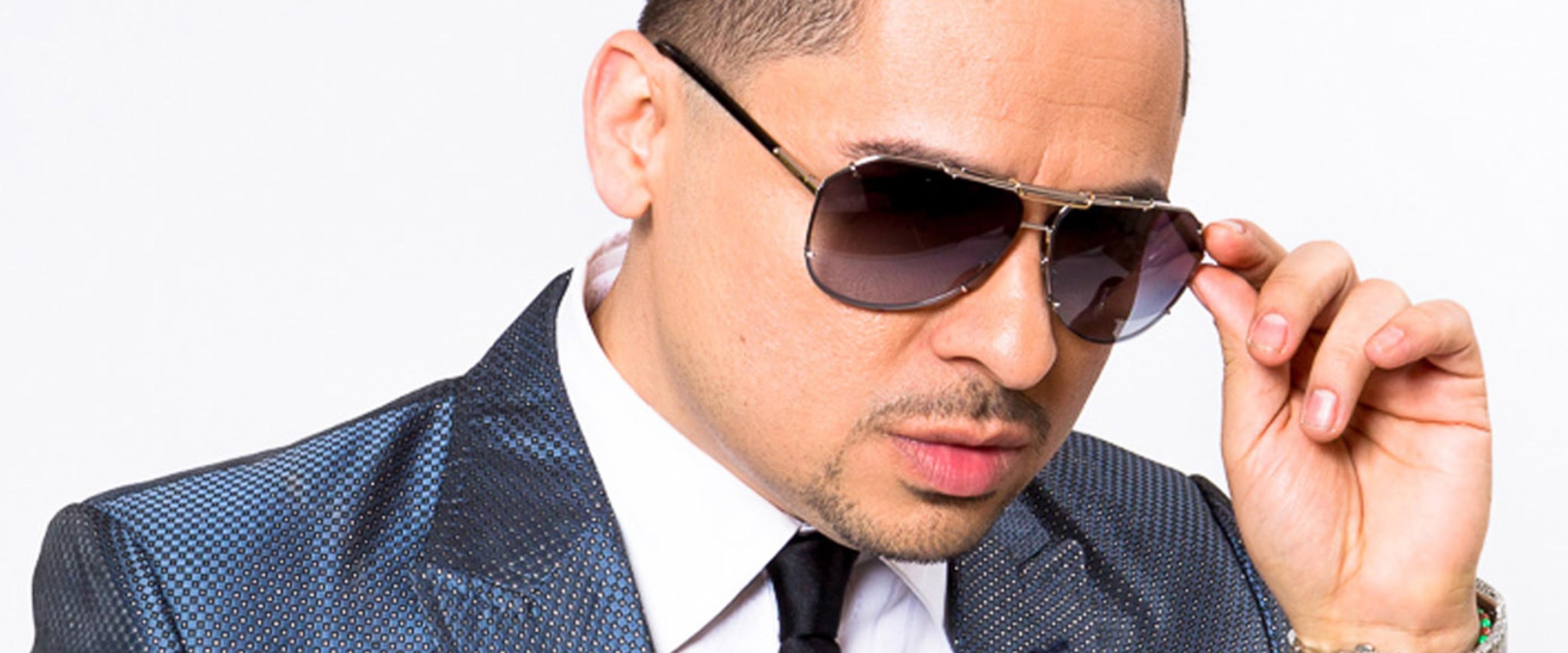 Larry Hernández
